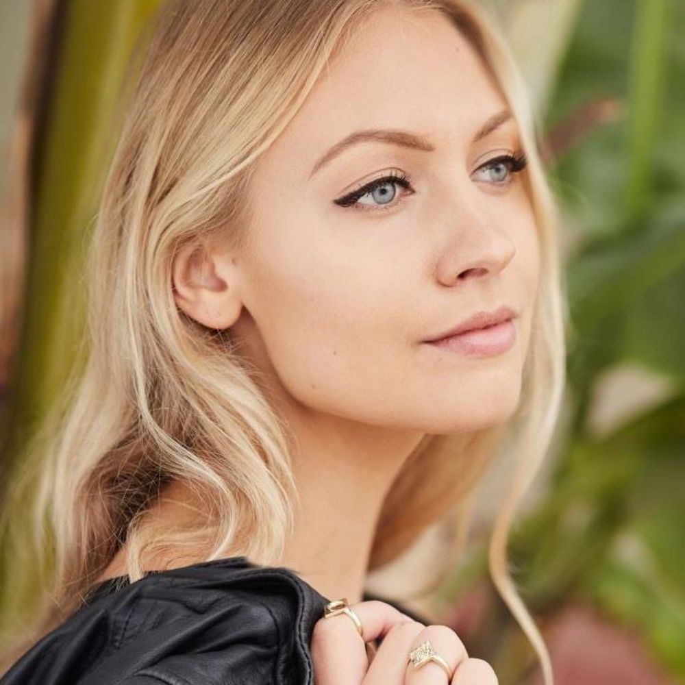 Meet your Posher, Ine